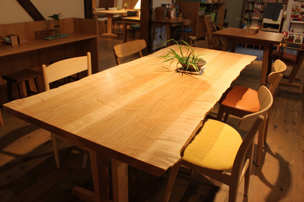 2000イタヤ楓ブックマッチテーブル | Table | Products | マルカ木工