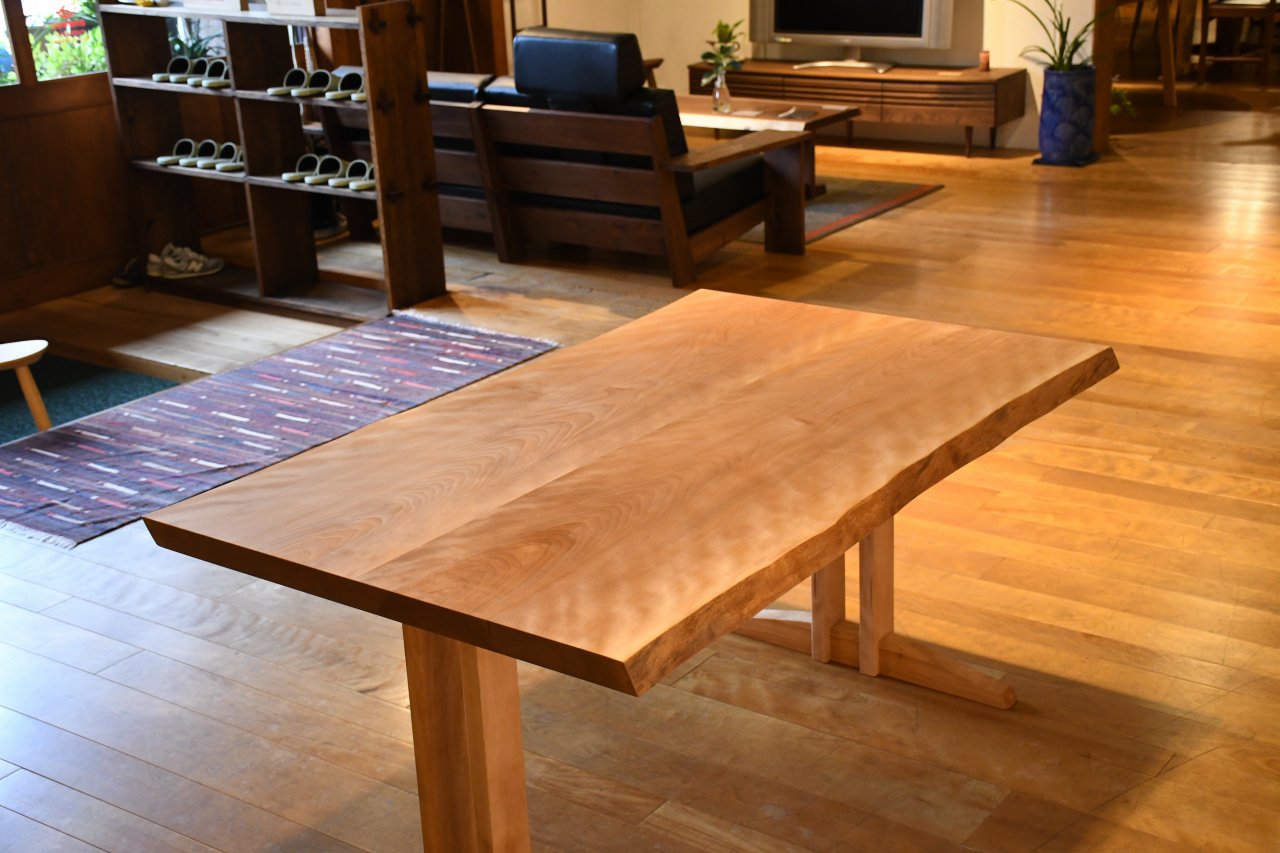 １５００ミズメ桜ブックマッチテーブル| Table | Products | マルカ木工