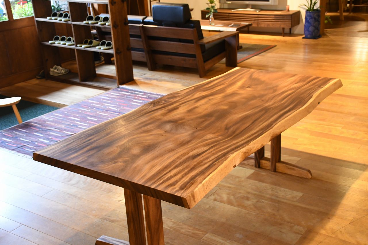 アメリカねむの木２０００一枚板テーブル | マルカ木工