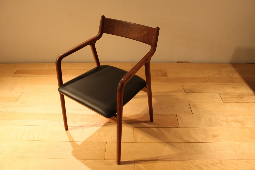 製品写真1 | pepeアームチェア | Chair | Products | マルカ木工