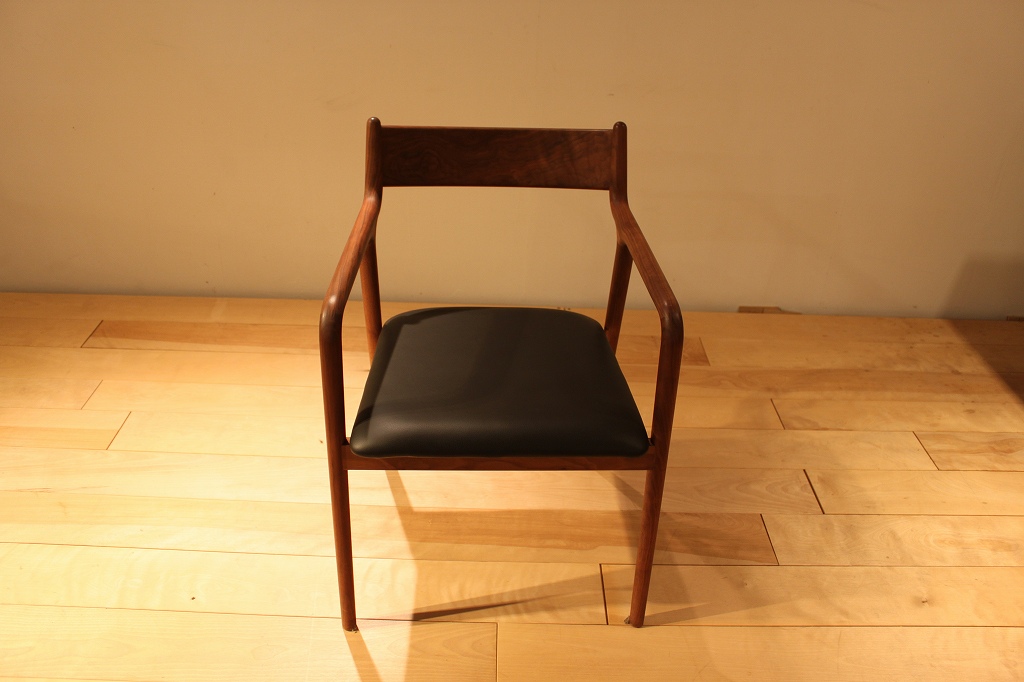 製品写真2 | pepeアームチェア | Chair | Products | マルカ木工