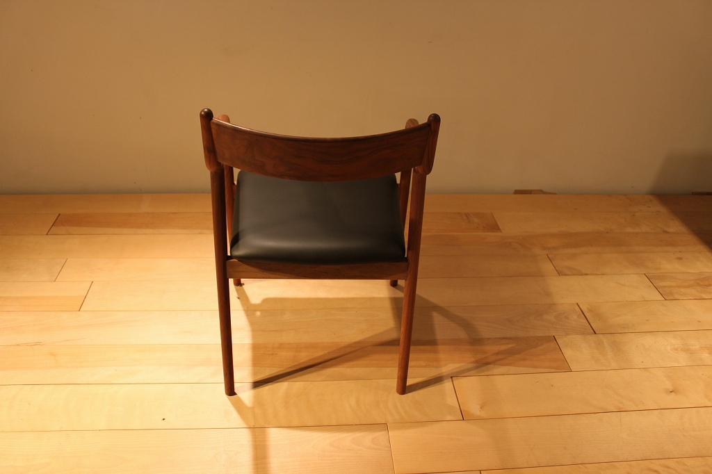 製品写真3 | pepeアームチェア | Chair | Products | マルカ木工