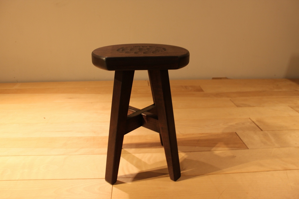 製品写真1 | 栗あずきスツール | Chair | Products | マルカ木工