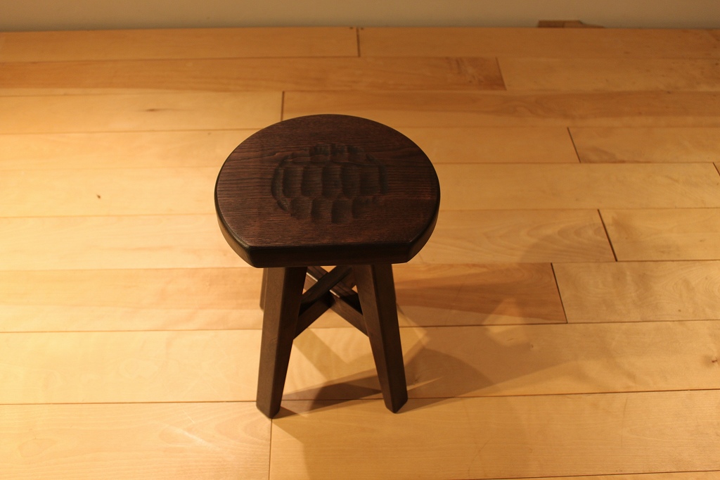 製品写真2 | 栗あずきスツール | Chair | Products | マルカ木工