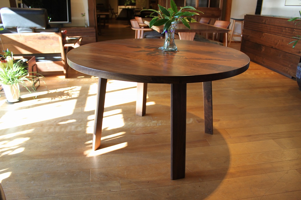 製品写真3 | 1200ブラックウォールナット丸テーブル | Table | Products | マルカ木工
