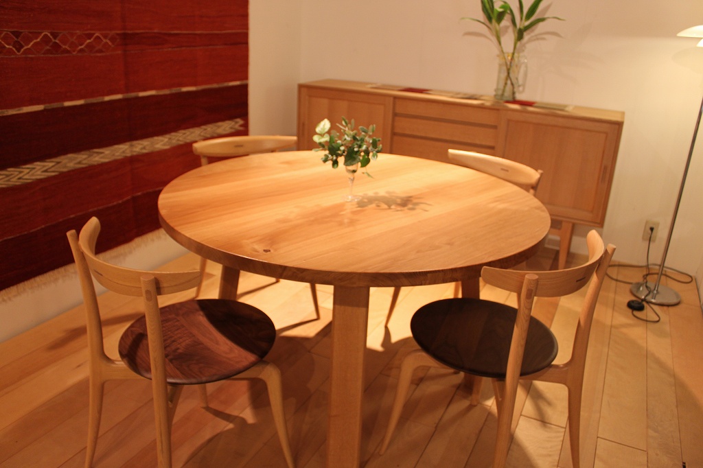 製品写真1 | 楢1200丸テーブル | Table | Products | マルカ木工