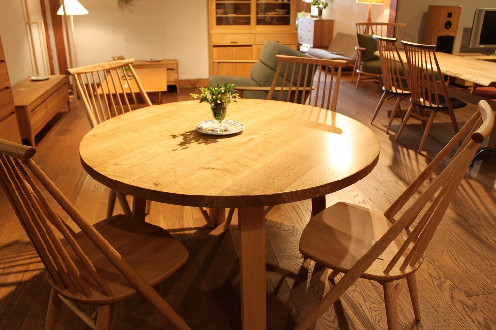 製品写真2 | 楢1200丸テーブル | Table | Products | マルカ木工