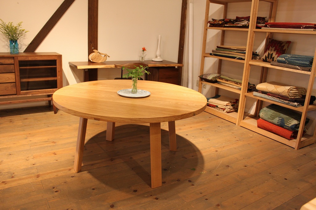 製品写真2 | 楢1350丸LDテーブル | Table | Products | マルカ木工