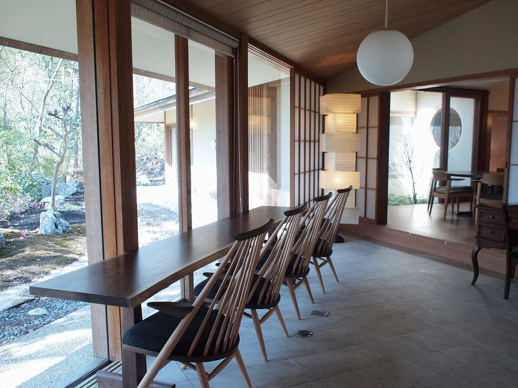 ブラックウォールナット一枚板テーブル | 設置事例｜北広島町　宿泊施設 | マルカ木工