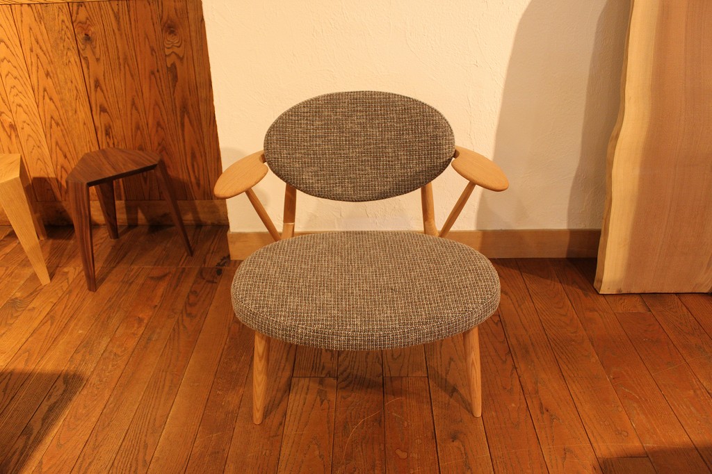 製品写真1 | ボスイージーチェア | Chair | Products | マルカ木工