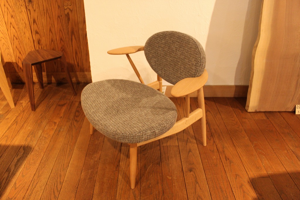 製品写真2 | ボスイージーチェア | Chair | Products | マルカ木工