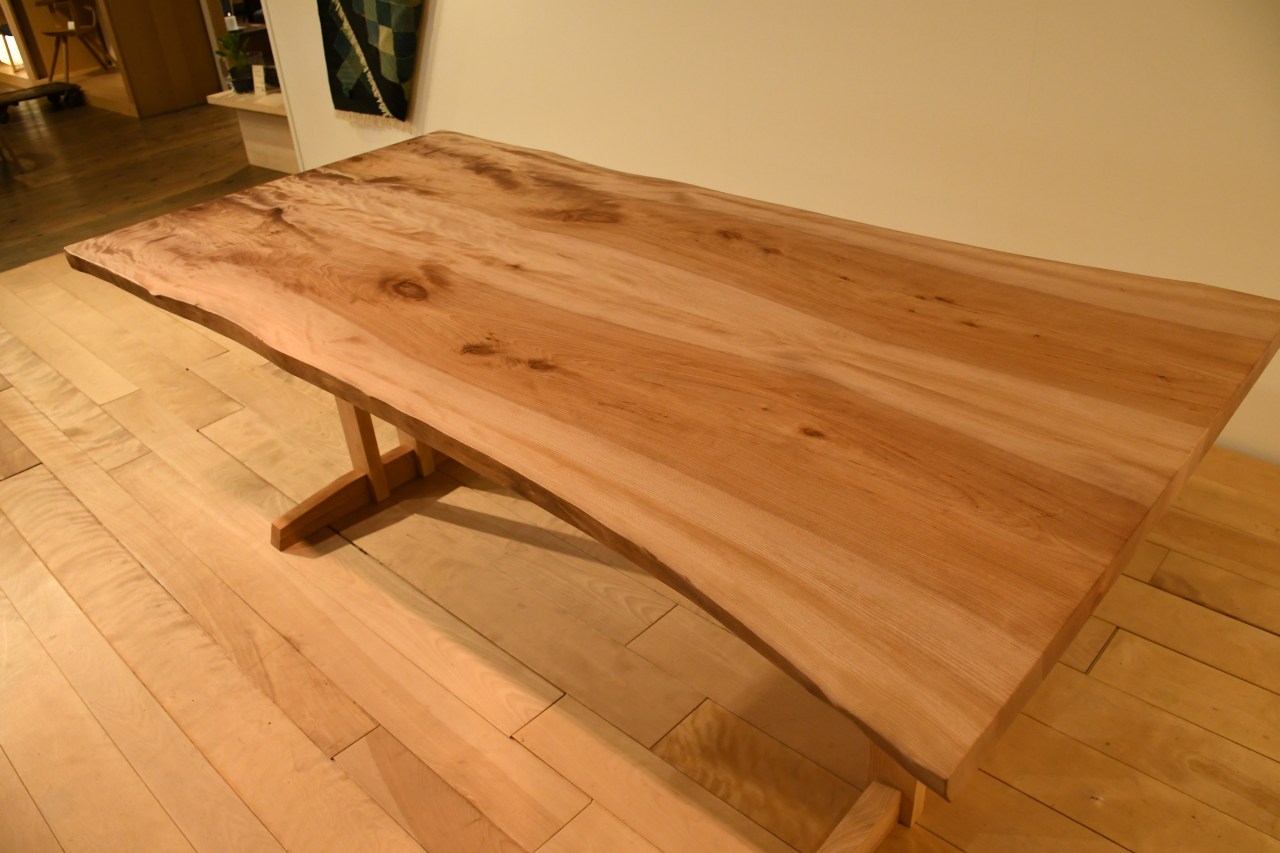 製品写真2 | みずめ桜　１８００ブックマッチテーブル | マルカ木工