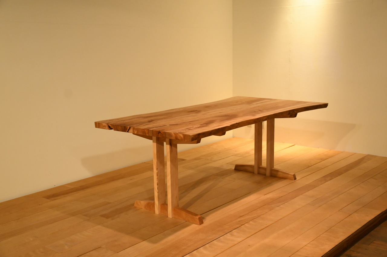 みずめ桜　１８００ブックマッチテーブル | マルカ木工