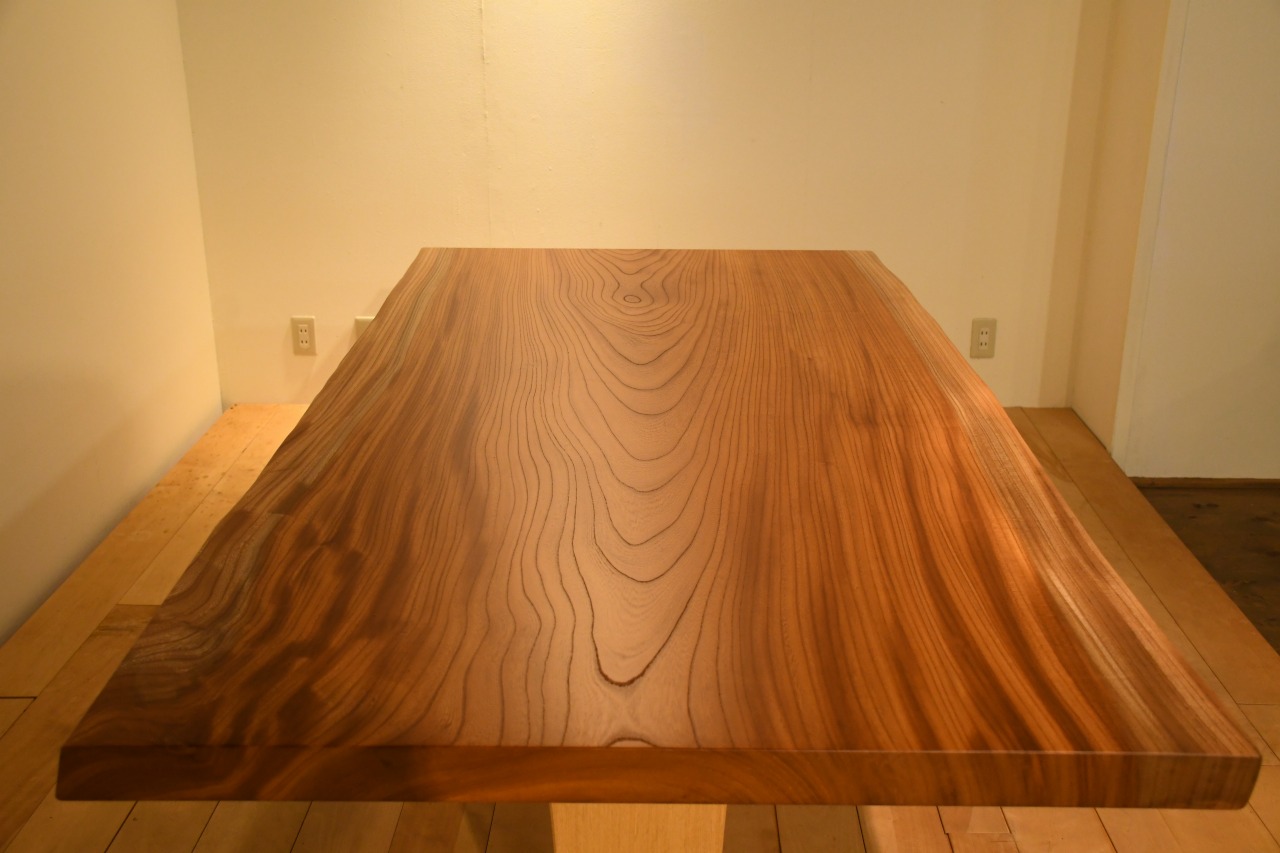 製品写真2 | ケヤキ　１９５０一枚板テーブル | マルカ木工