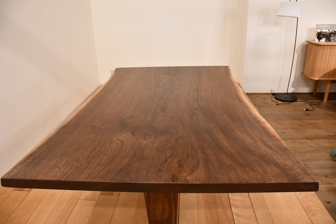 ウォールナット　幅広２０００一枚板テーブル | マルカ木工