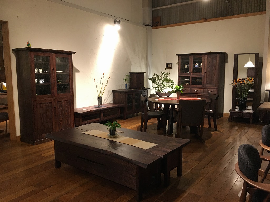 「あずきとあお」 ~家具と磁器の作家展~2022 | マルカ木工