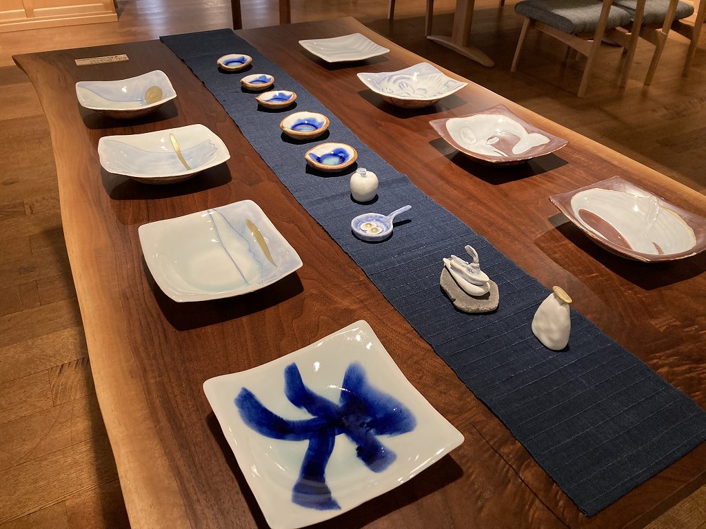「あずきとあお」 ~家具と磁器の作家展~2022 | マルカ木工