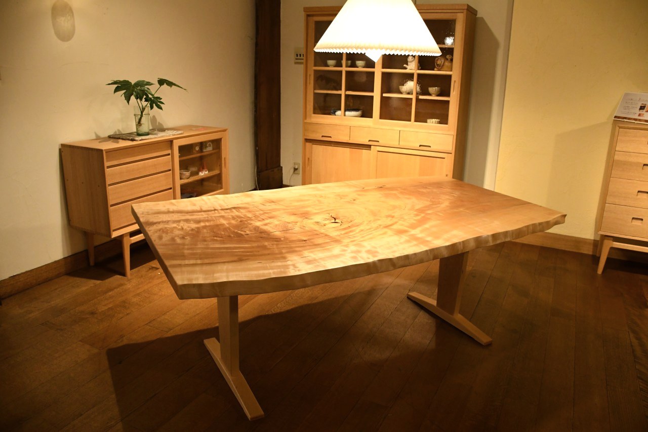 製品写真1 | 1850栃一枚板テーブル | Table | Products | マルカ木工