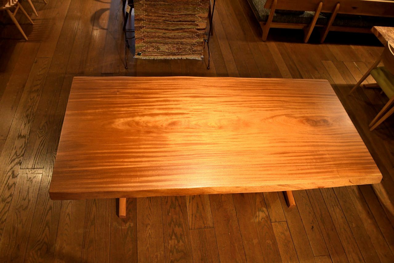 製品写真2 | マホガニー　幅広２０００一枚板テーブル | マルカ木工