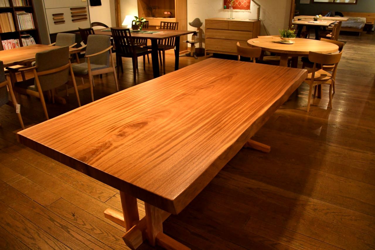 製品写真3 | マホガニー　幅広２０００一枚板テーブル | マルカ木工