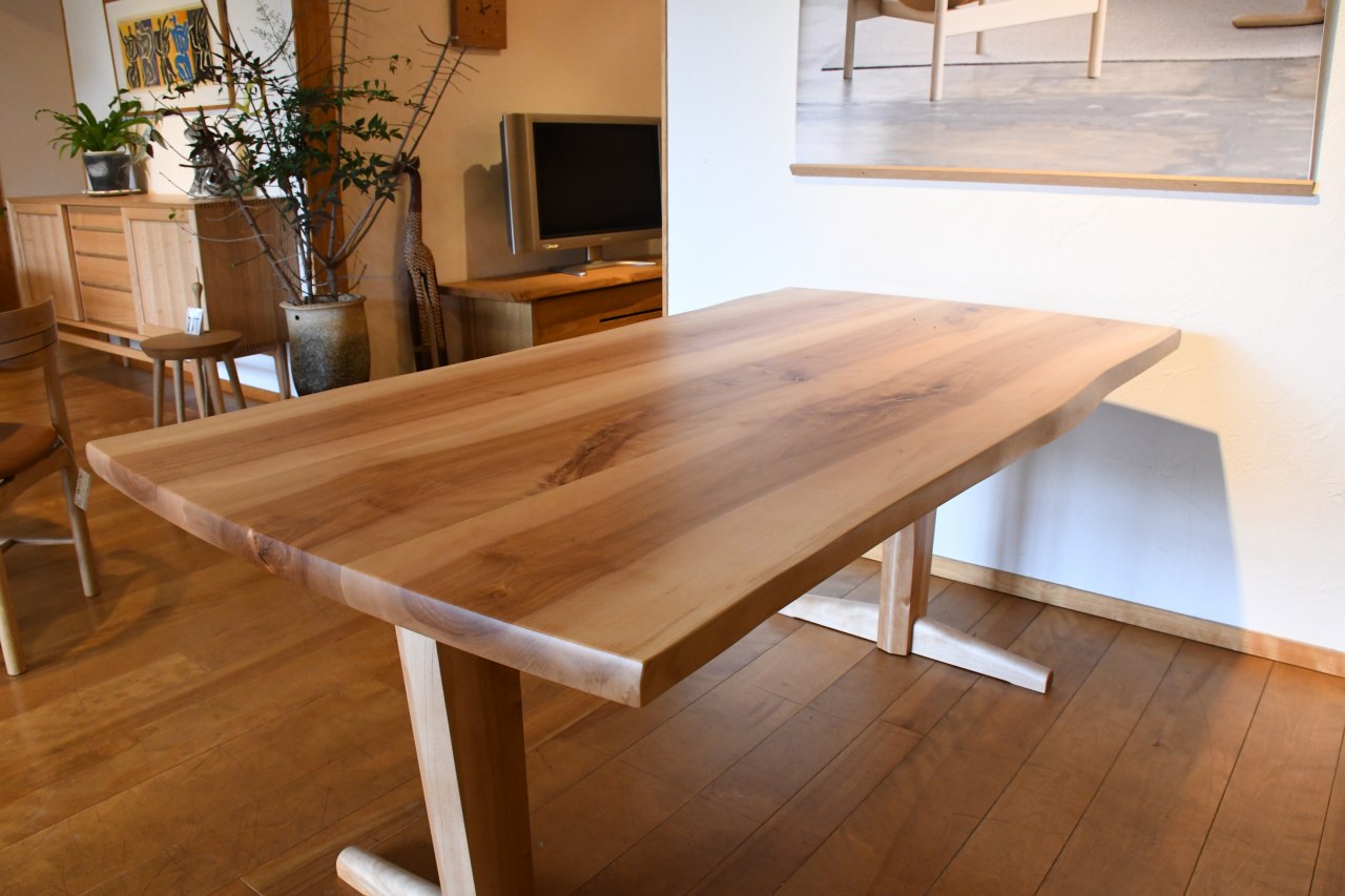 製品写真3 | みずめ桜(ひろしま県産）　１６５０　３枚板テーブル | マルカ木工