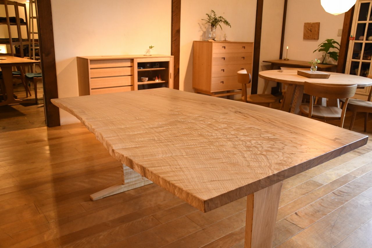 栓（セン）１６００一枚板テーブル | マルカ木工