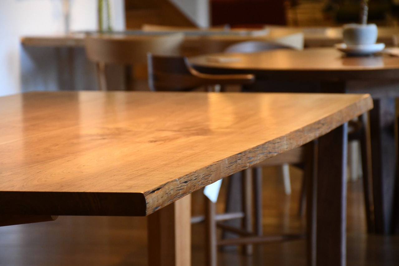 製品写真1 | 山桜(ひろしま県産）　１６００　４枚板テーブル | マルカ木工