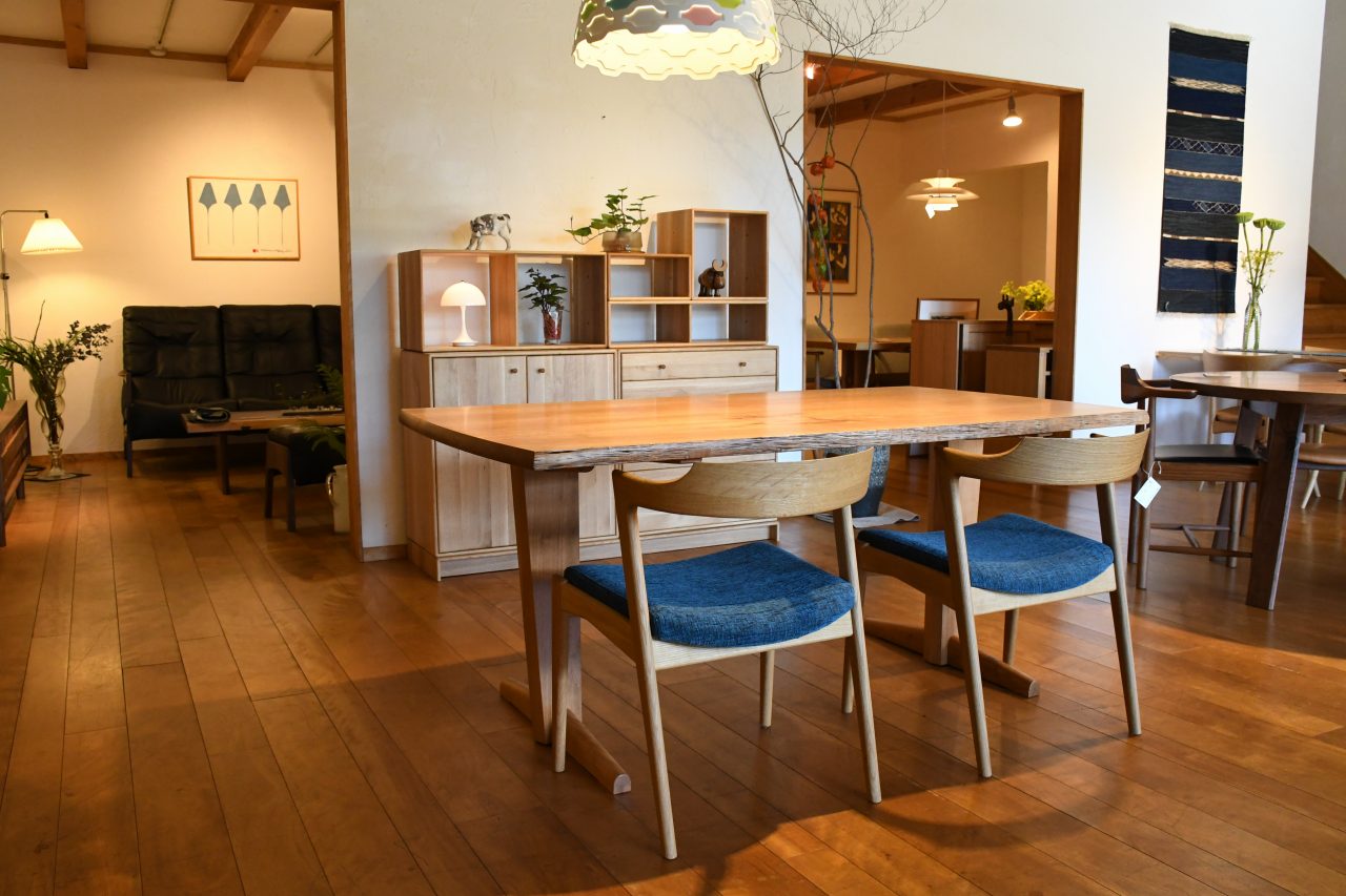 製品写真4 | 山桜(ひろしま県産）　１６００　４枚板テーブル | マルカ木工