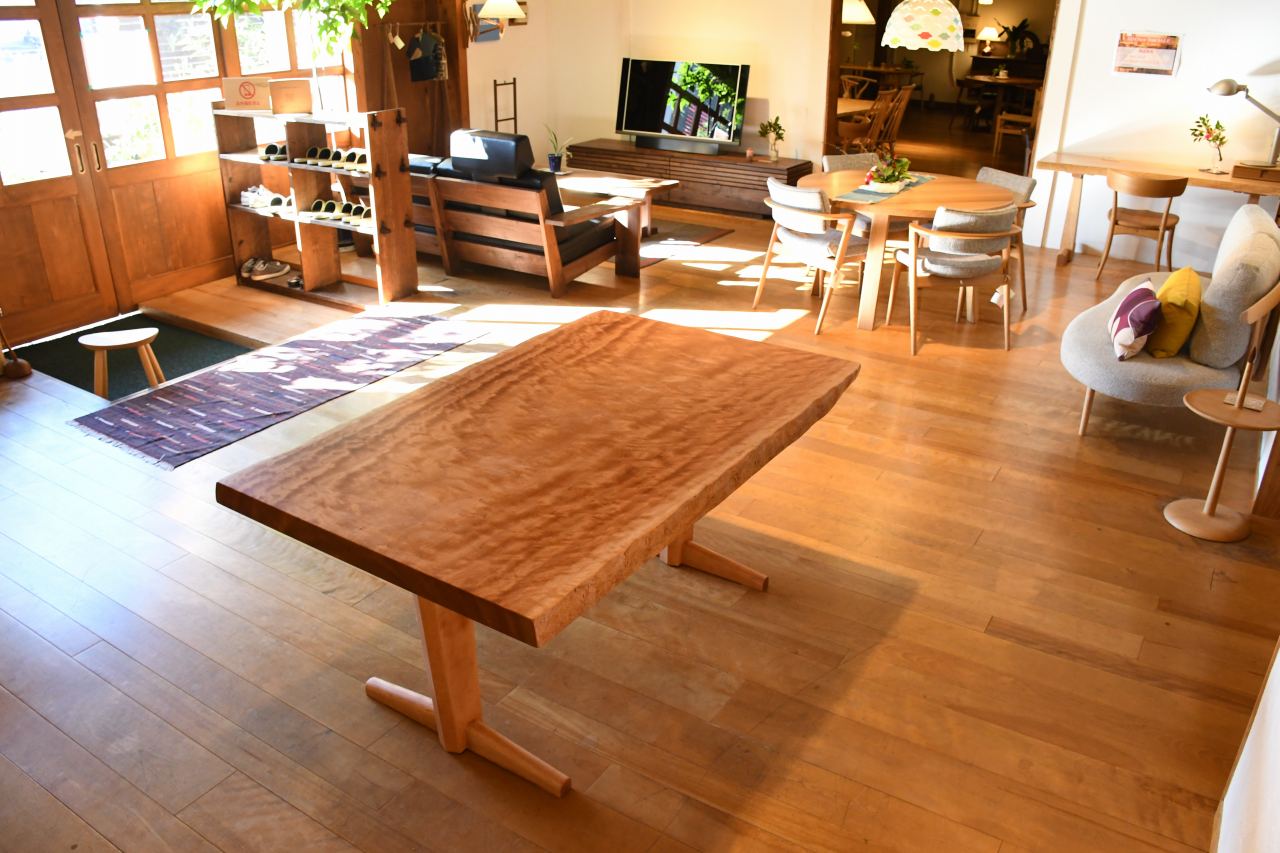 製品写真1 | 1500ボセ（アフリカンチェリー）一枚板テーブル | Table | Products | マルカ木工