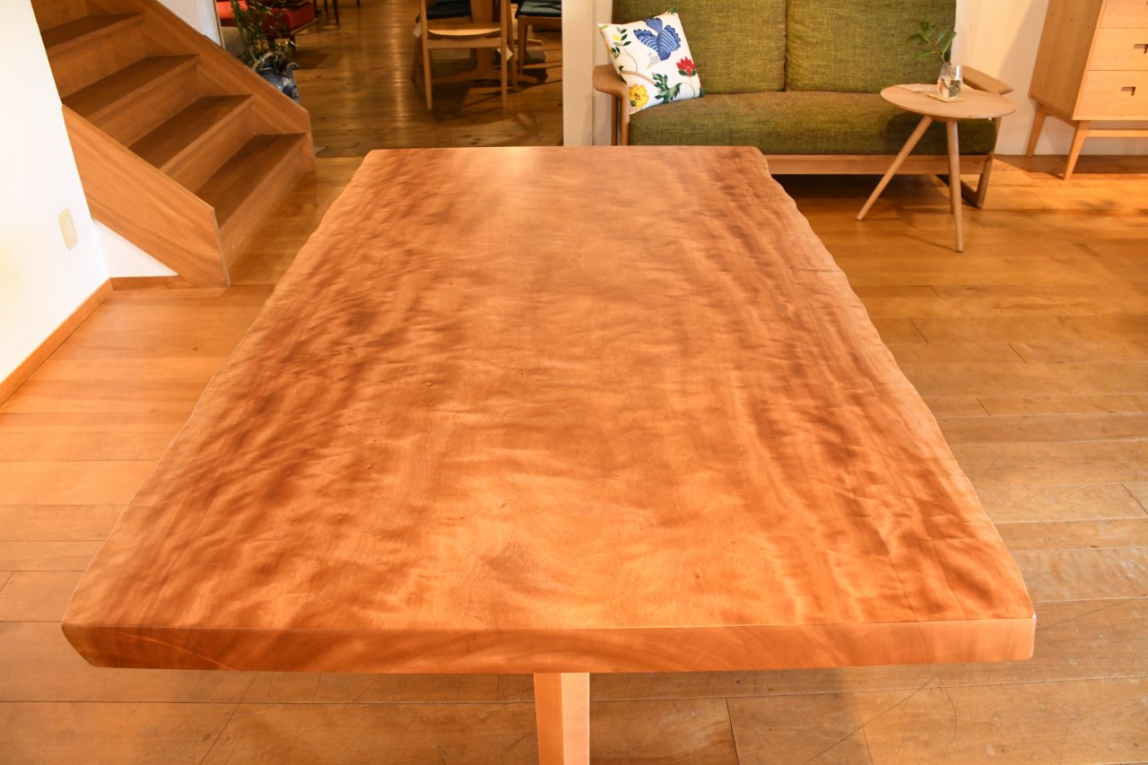 製品写真3 | 1500ボセ（アフリカンチェリー）一枚板テーブル | Table | Products | マルカ木工
