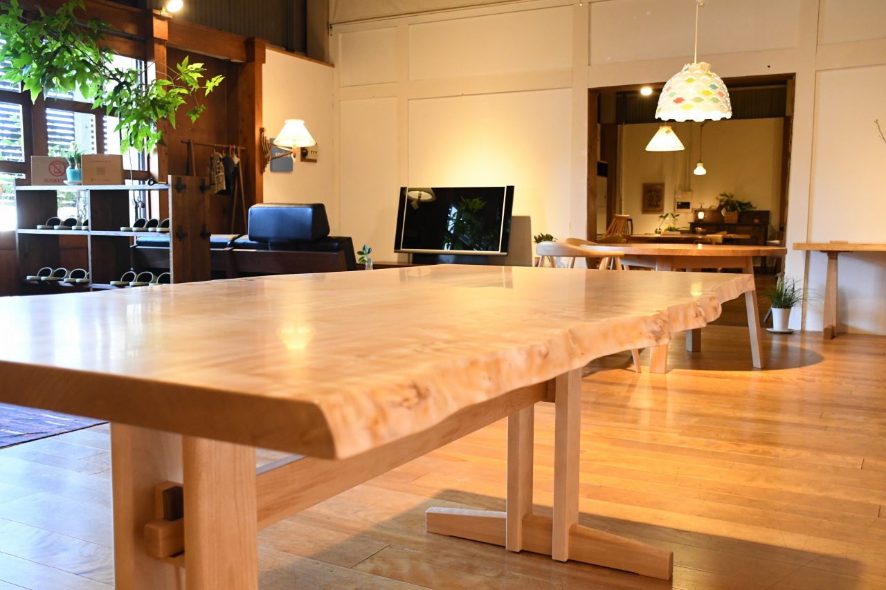 製品写真3 | １８００楓ブックマッチテーブル| Table | Products | マルカ木工