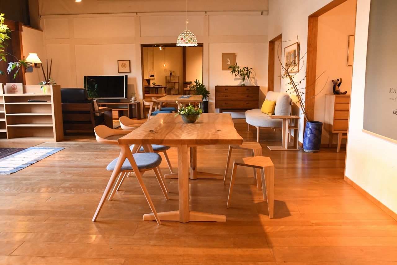 みずめ桜(ひろしま県産）　１６００ブックマッチテーブル | マルカ木工